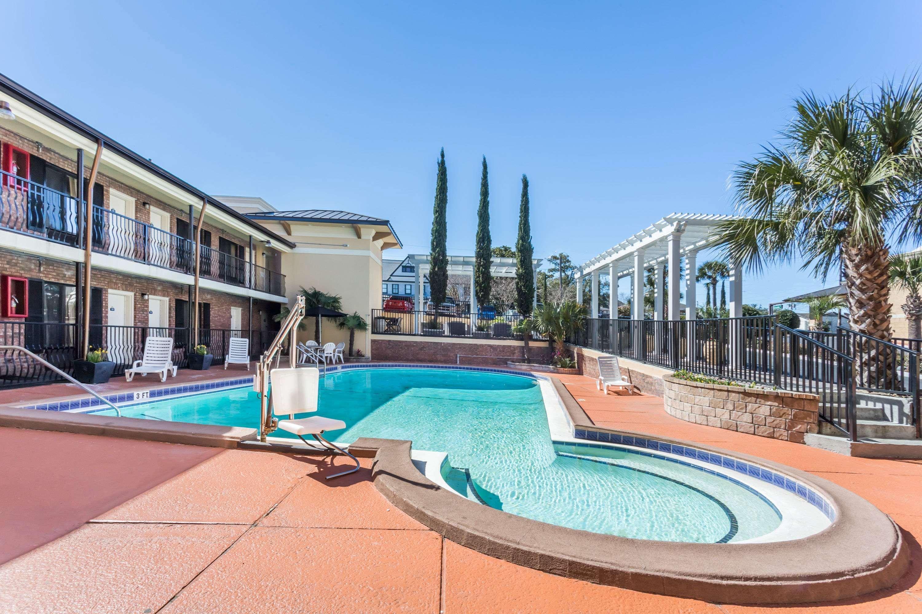 Days Inn By Wyndham Pensacola - Historic Downtown Exterior foto